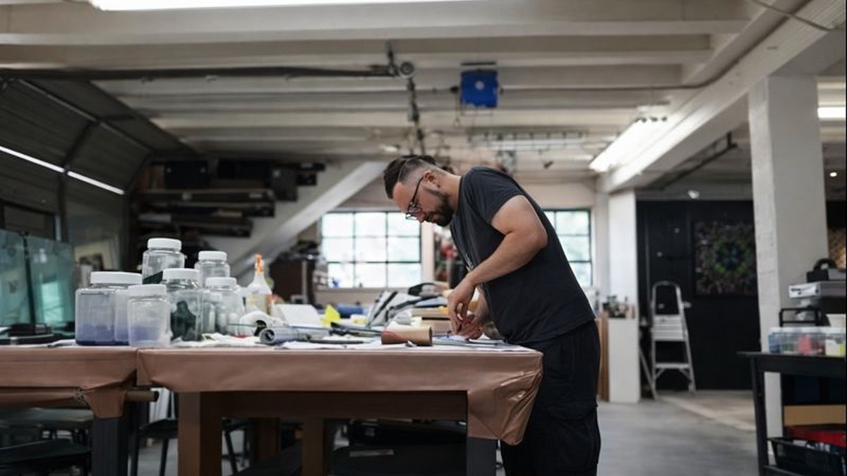 Artist Michael Janis working in glass studio.jpg — licensed editorial image